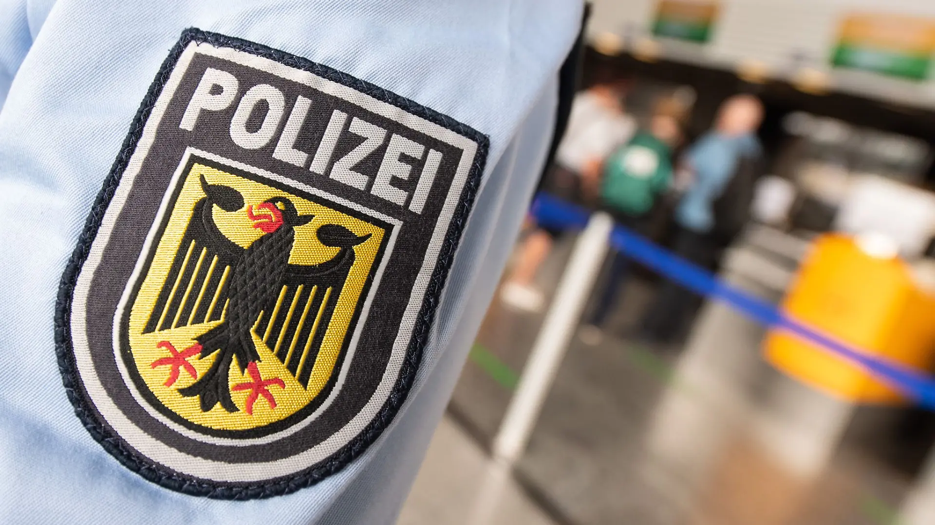 Die Bundespolizei nimmt den Niederländer am Flughafen Frankfurt fest. (Symbolfoto)