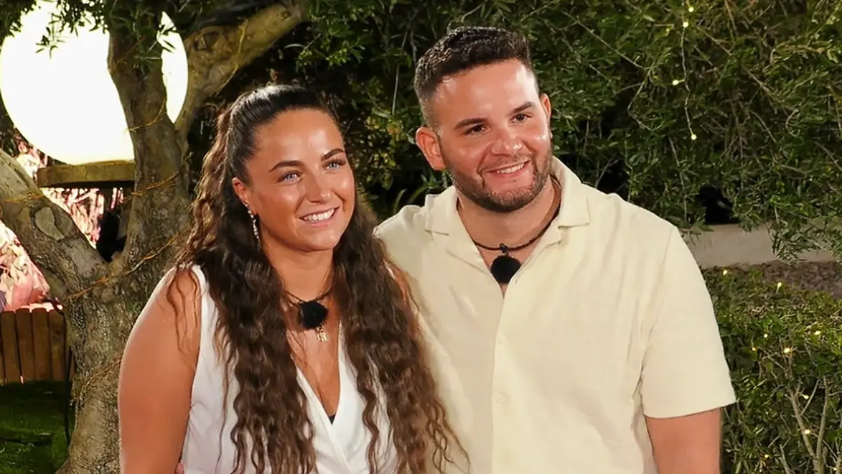 Emre und Freundin Ronja bei „Make Love, Fake Love”