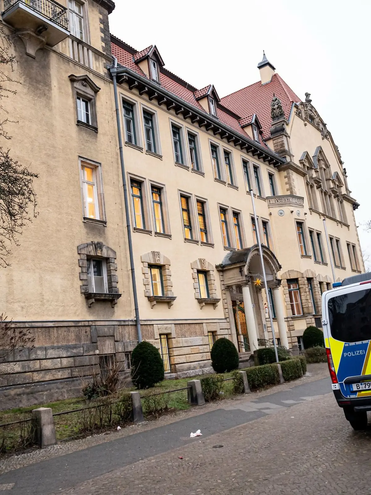 Bild zu: "Schueler jagen Siebtklaessler – Lehrer hilflos "
