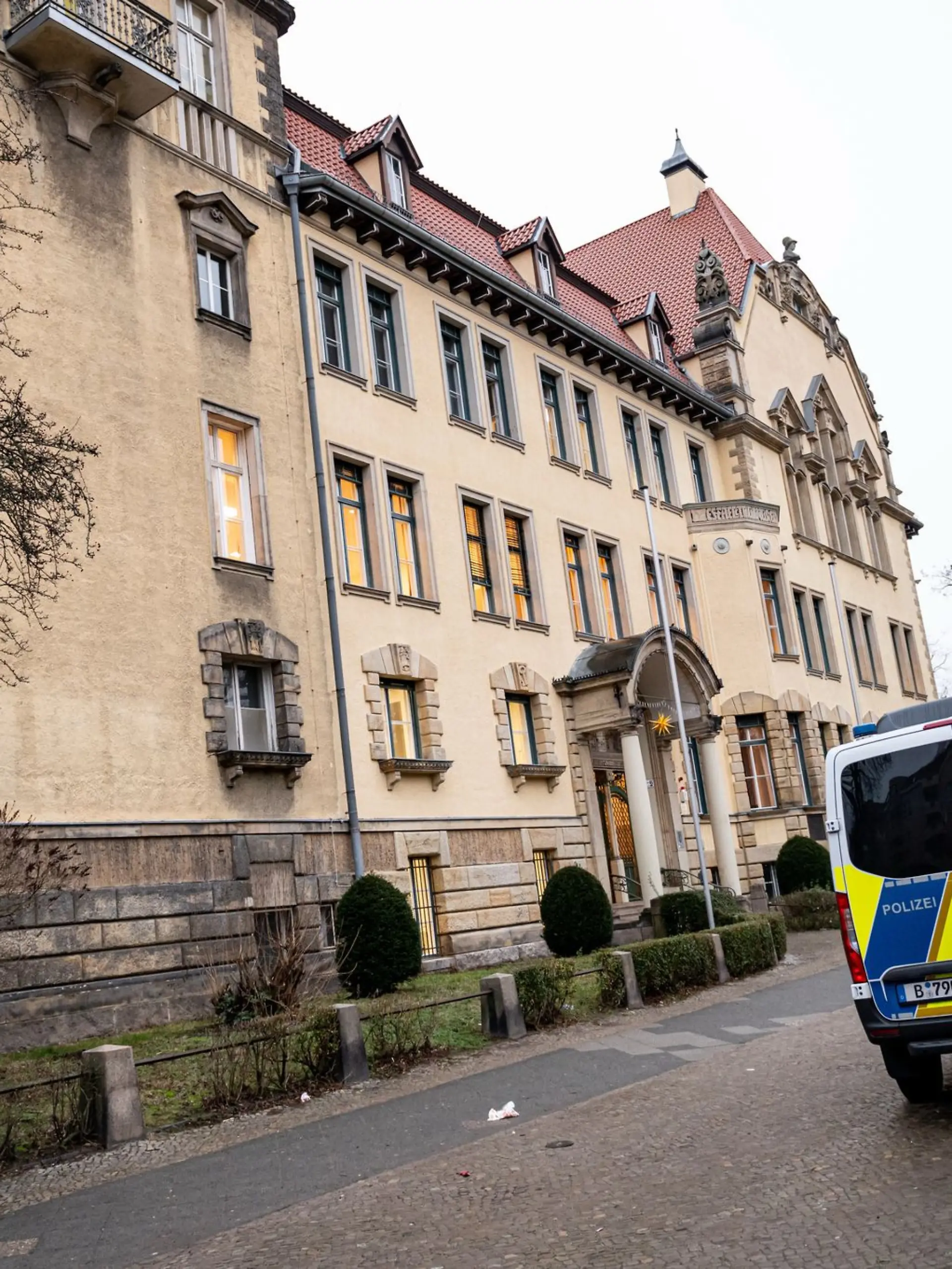 Bild zu: "Schueler jagen Siebtklaessler – Lehrer hilflos "