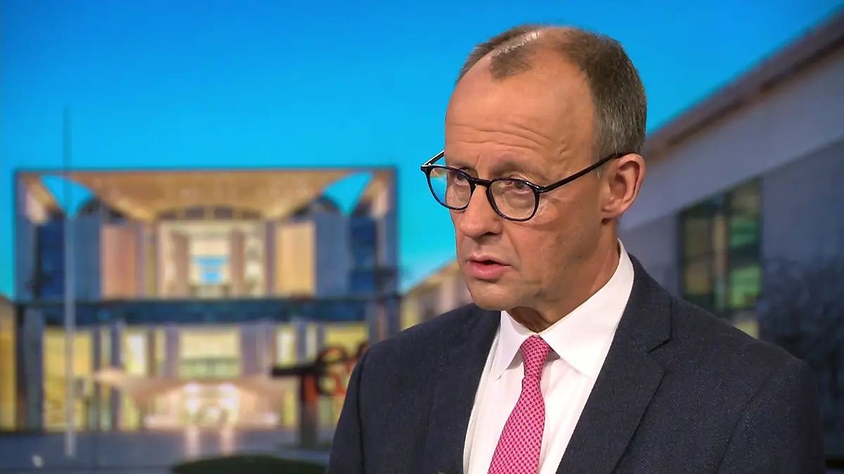 CDU-Chef Friedrich Merz im Gespräch mit RTL-Direkt-Moderatorin Pinar Atalay