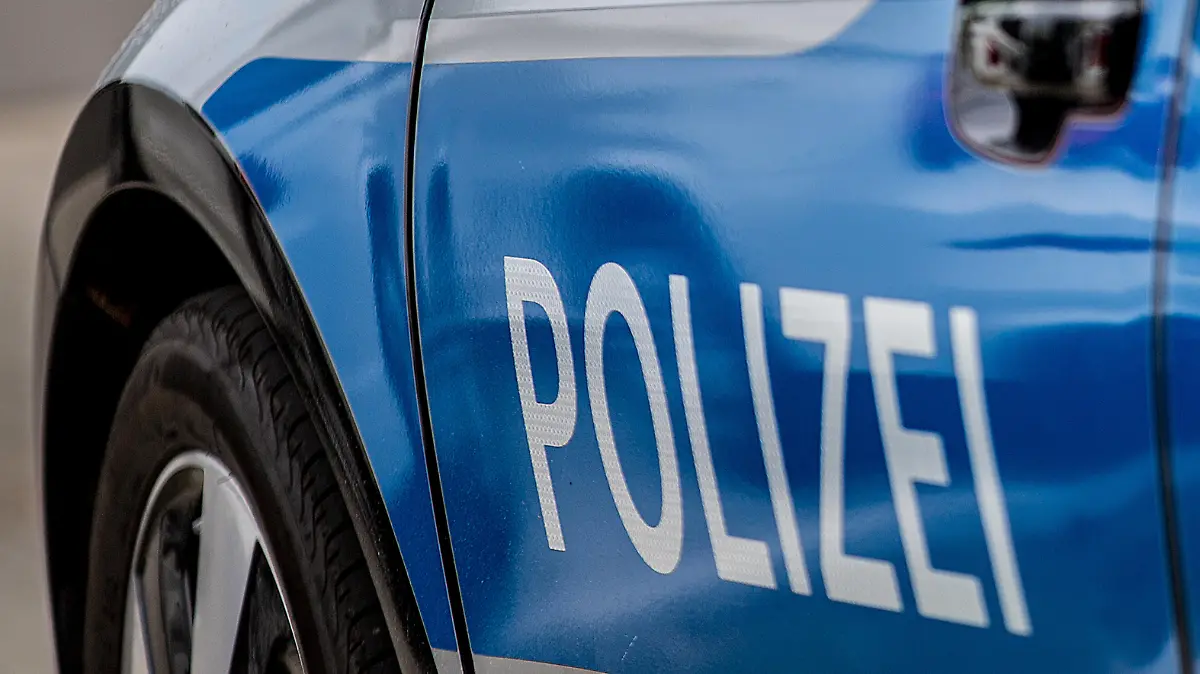 Kriminalität, Verhaftung - Symbolbilder Bamberg, Deutschland 15. August 2020: Einsatzfahrzeug der Polizei , Bayern *** Bamberg, Germany 15 August 2020 Police emergency vehicle, Bavaria Copyright: xFotostandx/xK.xSchmittx