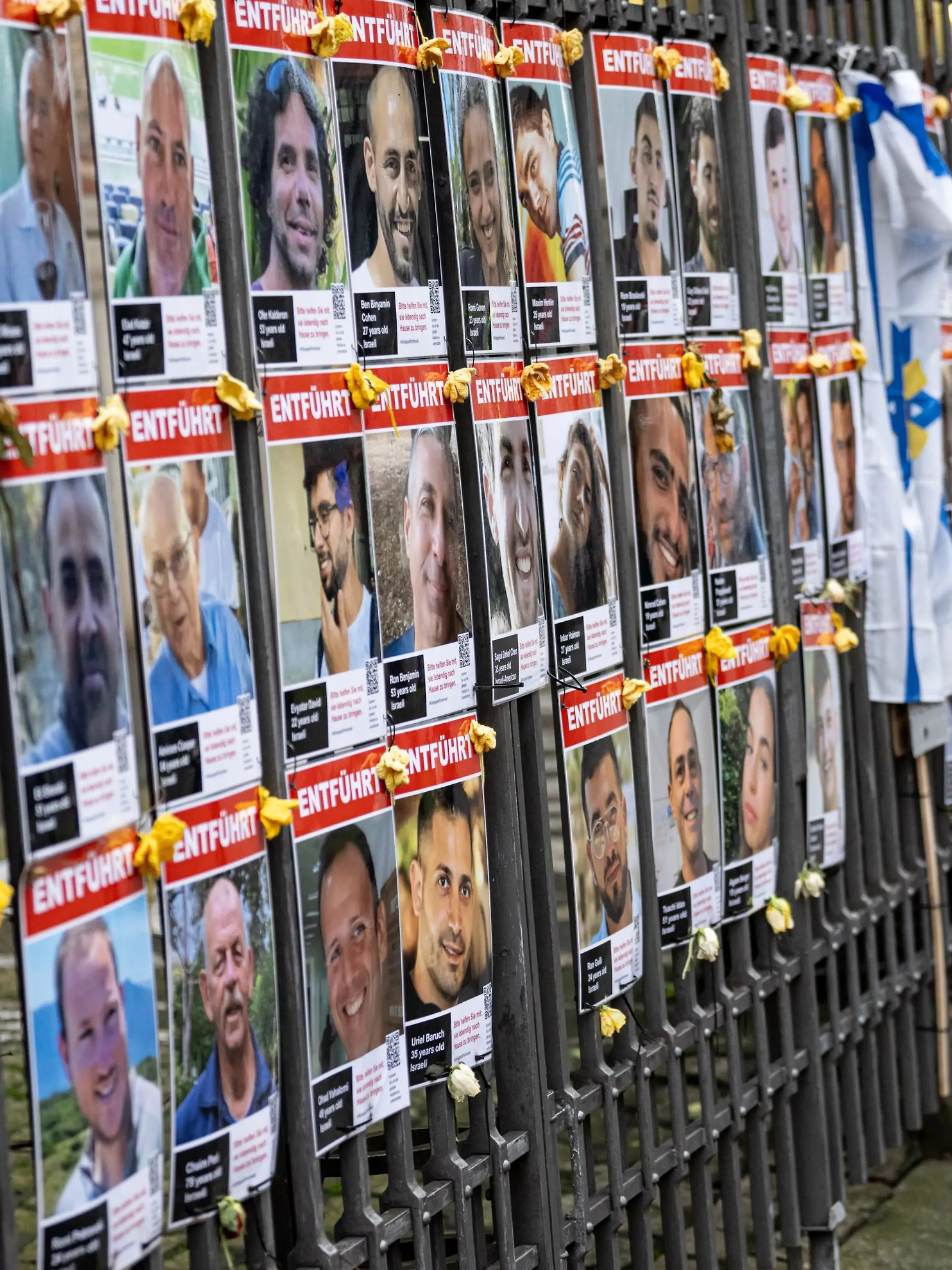 Bild zu: "33 Geiseln kommen frei!"