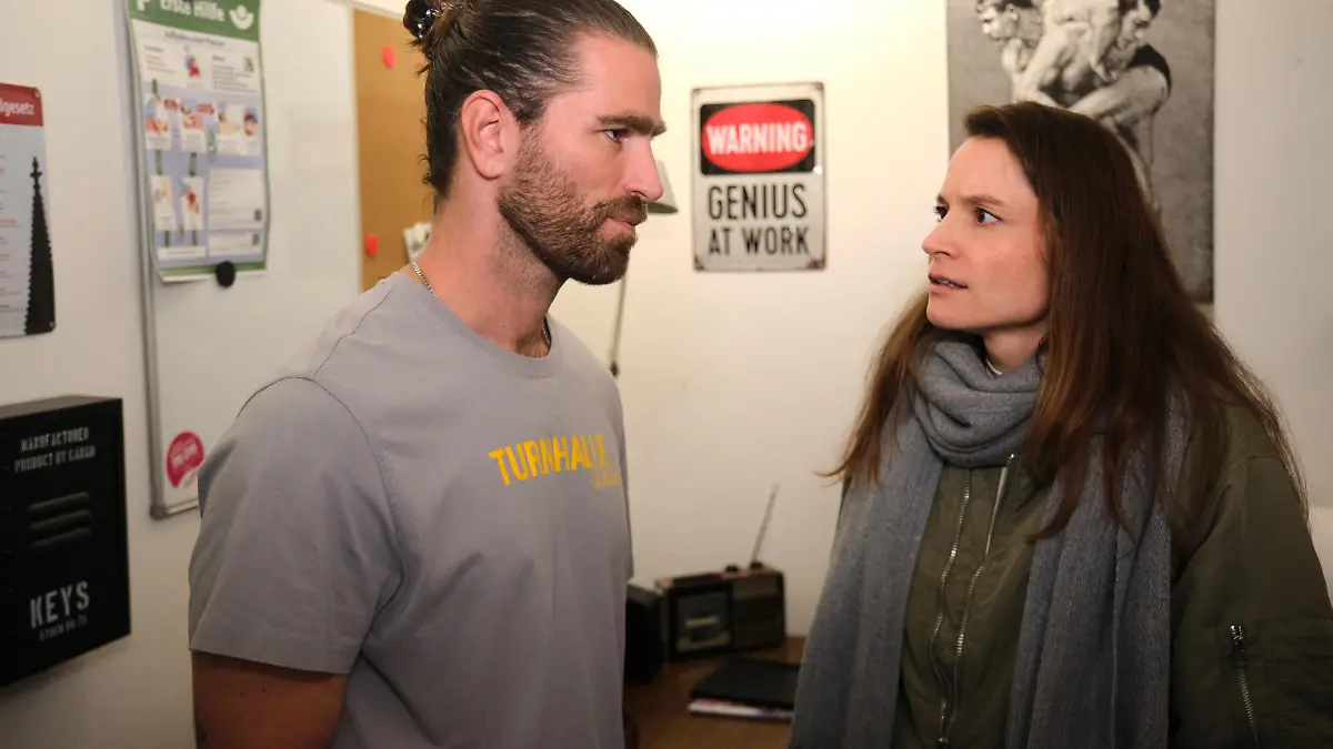 Henry (Maxim Agne), Daniela (Dilara Braun)