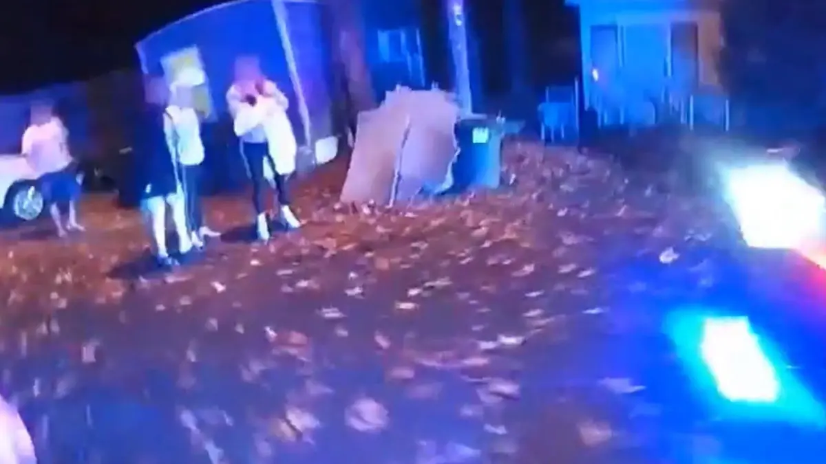 Als der Säugling blau anläuft, wird ER zum Helden Polizist rettet Baby das Leben