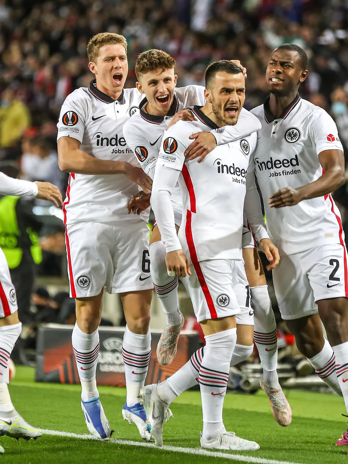 Tor, Torjubel, zum 0:1 durch Filip Kostic Eintracht Frankfurt, 10, ESP, FC Barcelona, Barca vs. Eintracht Frankfurt, Europa League - Viertelfinale, Spielzeit 2021/2022, 14.04.2022, DFB/DFL regulations prohibit any use of photographs as image sequences and/or quasi-video., ESP, FC Barcelona vs. Eintracht Frankfurt, Europa League - Viertelfinale, Spielzeit 2021/2022, 14.04.2022 Barcelona *** Goal, goal celebration, to 0 1 by Filip Kostic Eintracht Frankfurt, 10 , ESP, FC Barcelona vs Eintracht Frankfurt, Europa League quarterfinals, season 2021 2022, 14 04 2022, DFB DFL regulations prohibit any use of photographs as image sequences and or quasi video , ESP, FC Barcelona vs Eintracht Frankfurt, Europa League quarterfinals, season 2021 2022, 14 04 2022 Barcelona Copyright: xEibner-Pressefoto/BoiaxGabrielx EP_EEP 