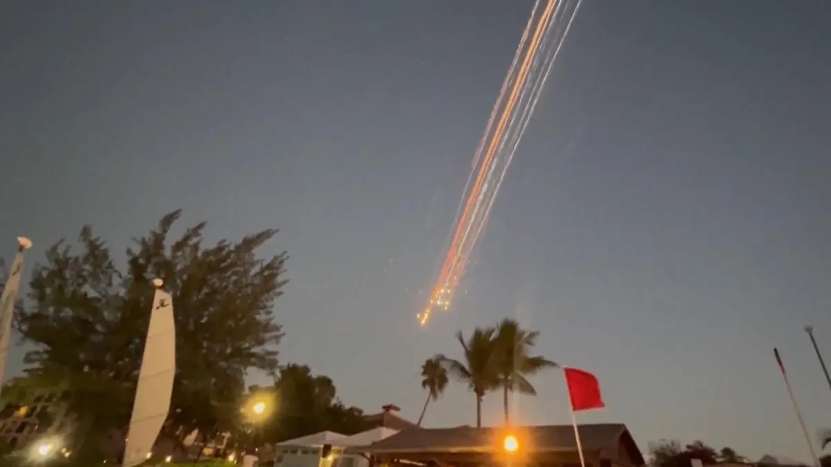 Elon Musks "Starship" geht über der Karibik in Flammen auf Spektakulärer Funkel-Anblick! 