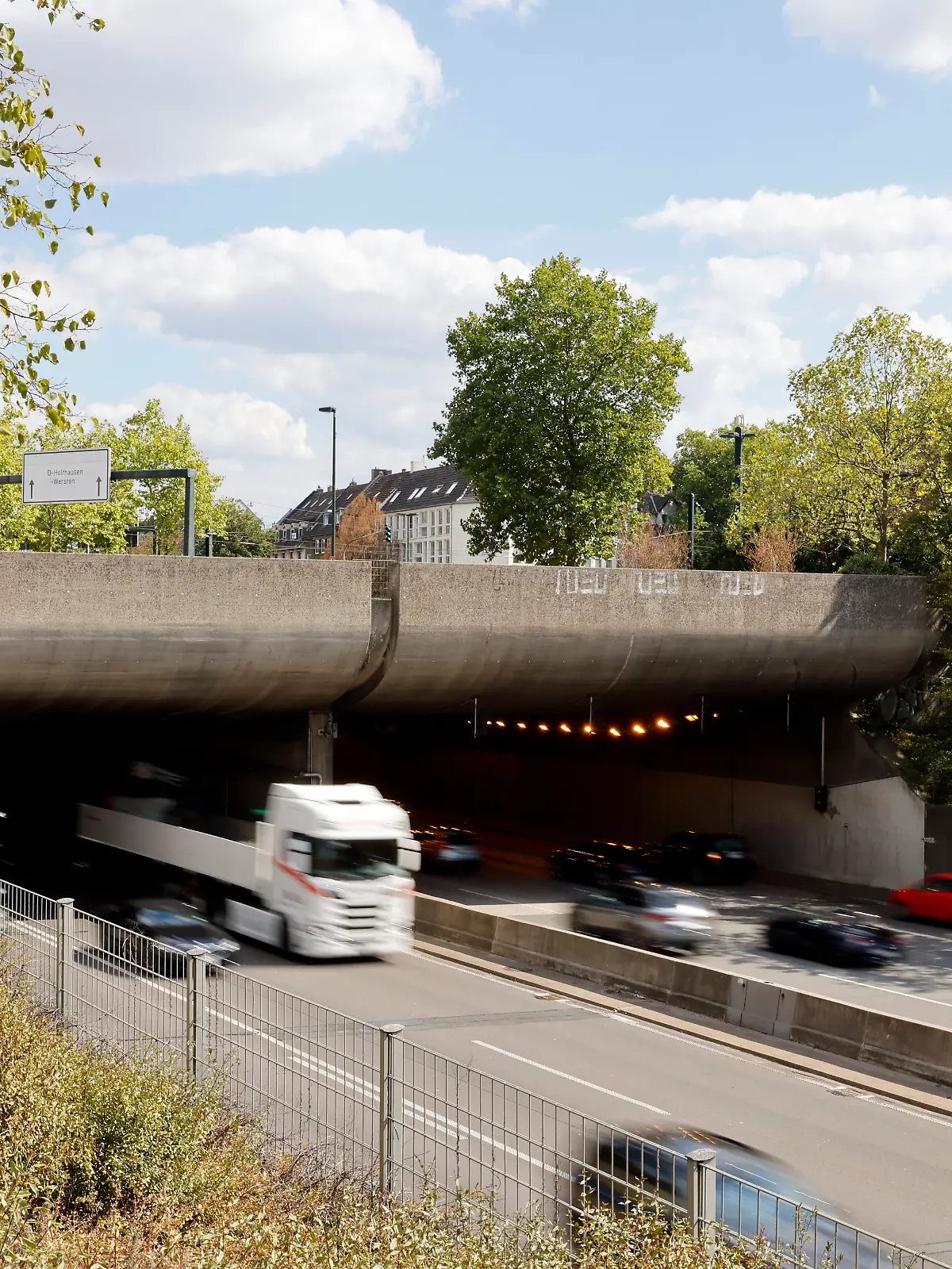 Im Werstener Tunnel in Düsseldorf kommt es zu dem Unfall. (Symbolbild)