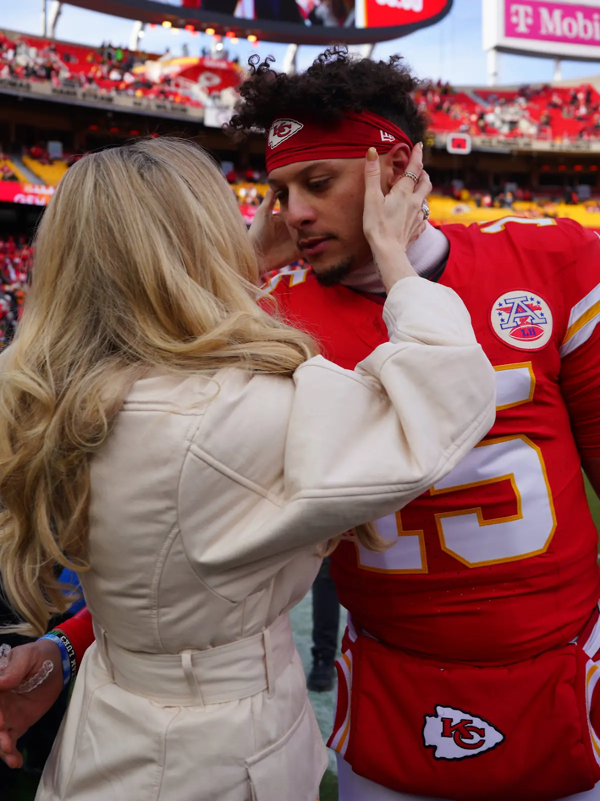 Bild zu: "Kelce und Mahomes fertigen die Texans ab"