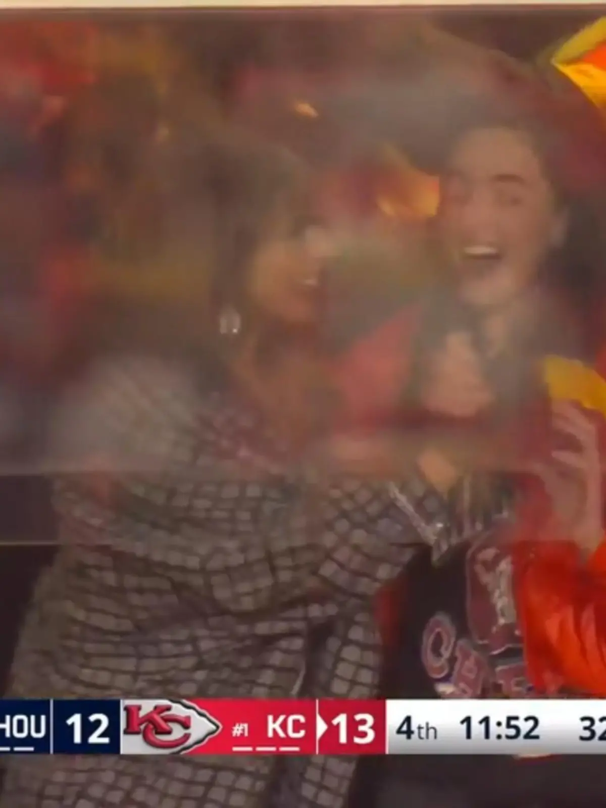 Bild zu: "Pop-Ikone Taylor verzückt nach Travis Zauber-Touchdown!"