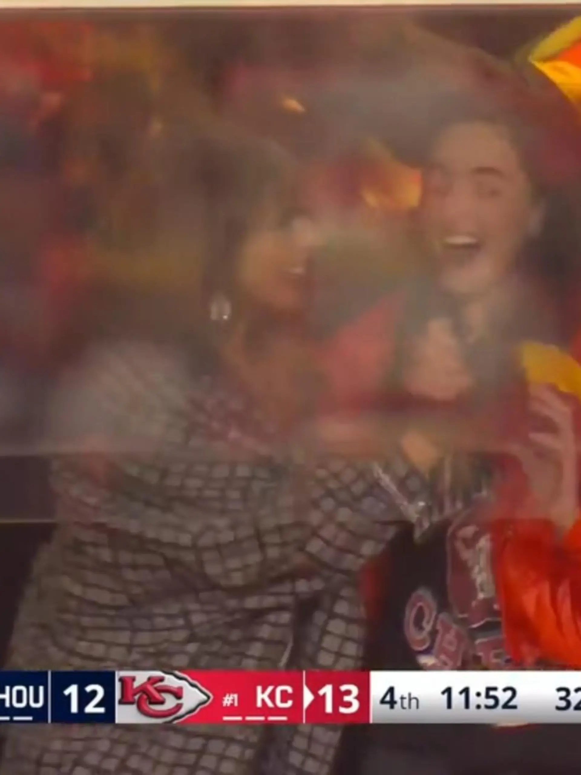 Bild zu: "Pop-Ikone Taylor verzückt nach Travis Zauber-Touchdown!"