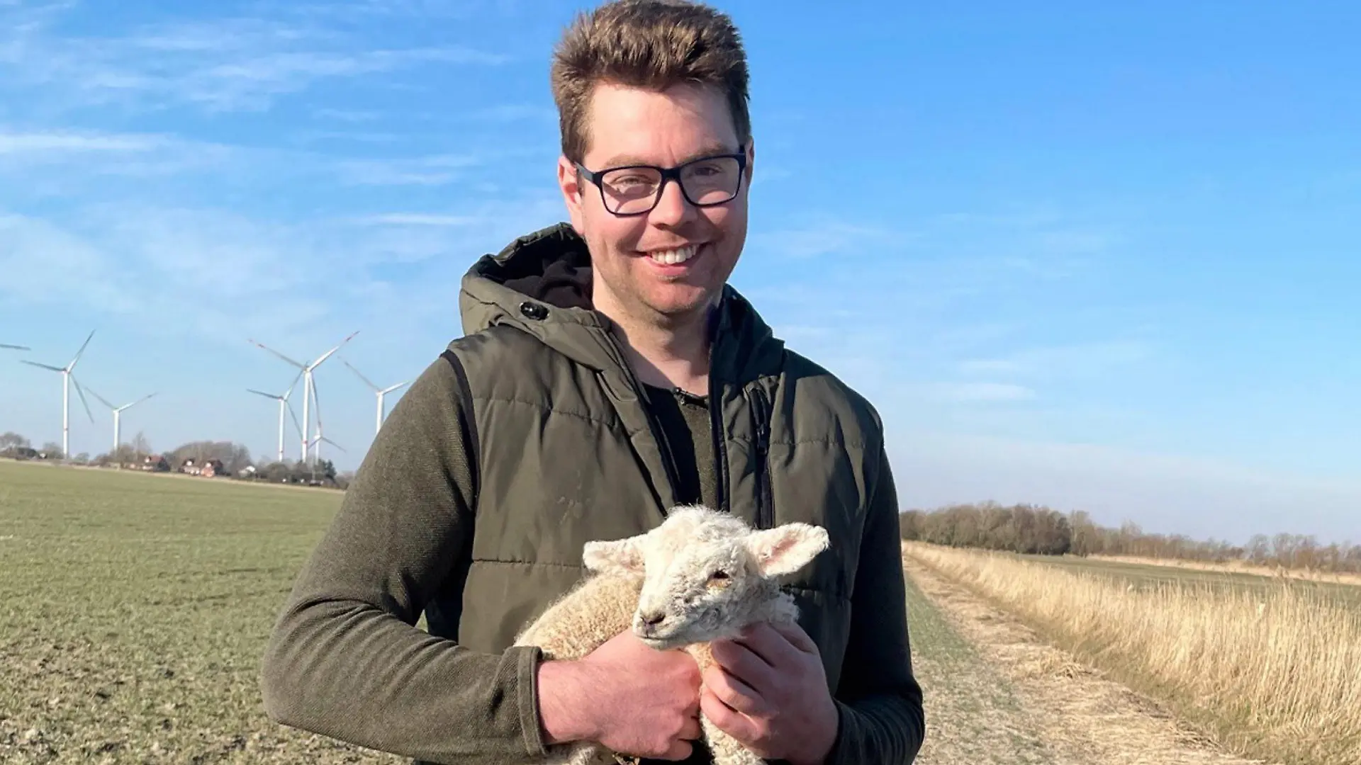 Schafhalter Tade (25) aus Schleswig-Holstein

+++ Die Verwendung des sendungsbezogenen Materials ist nur mit dem Hinweis und Verlinkung auf RTL+ gestattet. +++