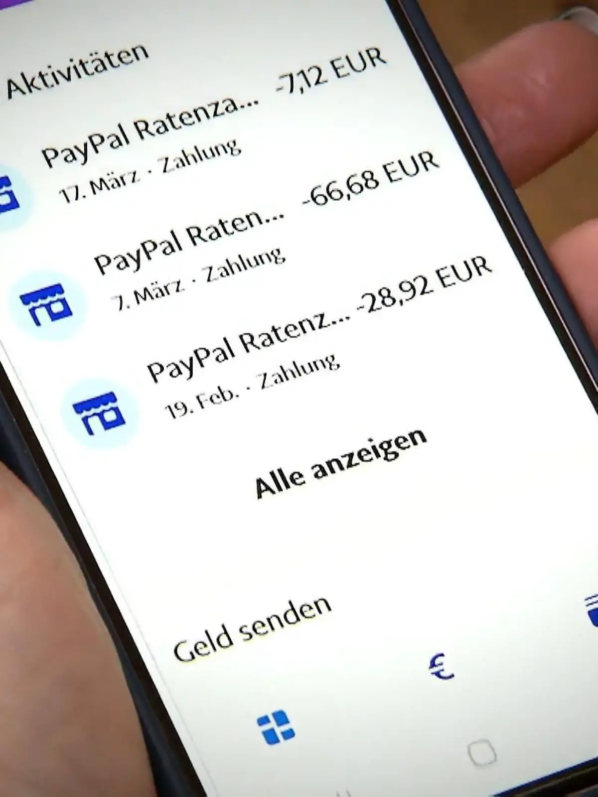 "Heute kaufen, später zahlen" - so shoppte sich Andrea M. zu 8.000 Euro Schulden. Verbraucherschützer warnen: die Bezahlmethode, die gerade boomt, wird viele Menschen in die Miesen treiben. Unser Reporter Torsten Misler zeigt in unserem Video, warum Firmen wie Klarna und Paypal davon profitieren - und wie Sie sich schützen!