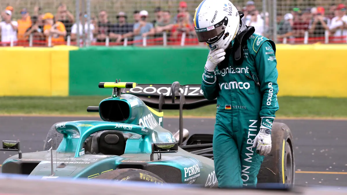 VETTEL Sebastian F1 Team Aston Martin bei der Qualifikation in Melbourne mit Crash FIA F1 Saison 2022 GP 2022 Melbourne Australien am 09.04.2022 in Melbourne *** VETTEL Sebastian F1 Team Aston Martin during qualifying in Melbourne with crash FIA F1 season 2022 GP 2022 Melbourne Australia on 09 04 2022 in Melbourne Copyright: xJerryxAndrex