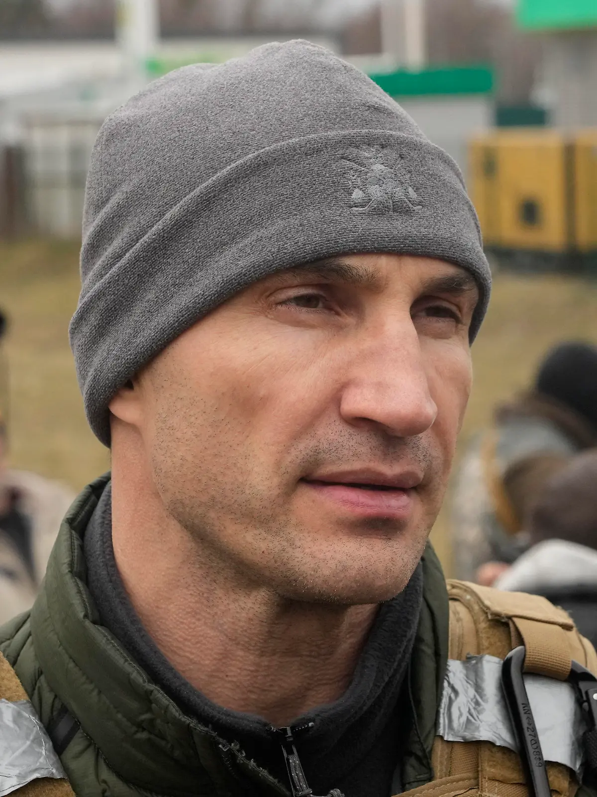 06.03.2022, Ukraine, Kiew: Wladimir Klitschko, ehemaliger ukrainischer Box-Profi, besucht einen Kontrollpunkt in der ukrainischen Hauptstadt. (zu dpa «Wladimir Klitschko ruft zu weiterer Isolation Russlands im Sport auf») Foto: Efrem Lukatsky/AP/dpa +++ dpa-Bildfunk +++