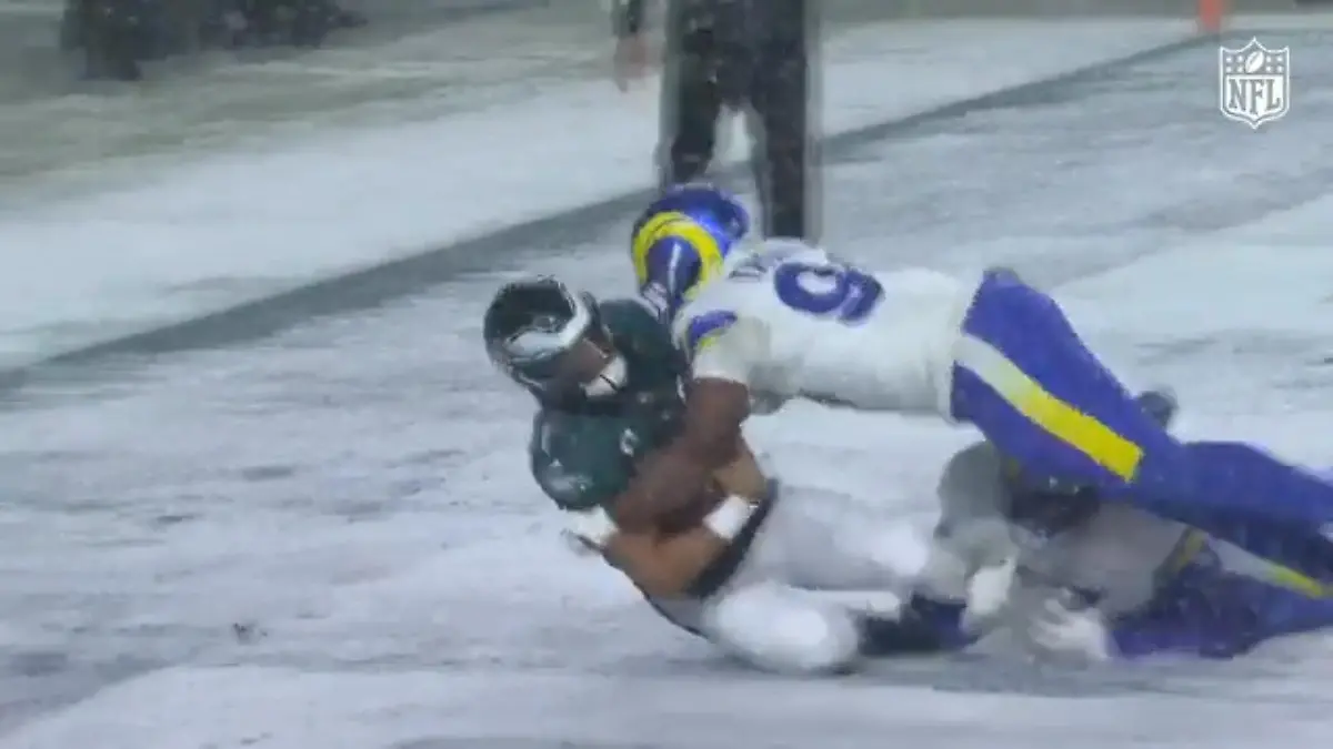 Angeknackster Hurts zum Safety umgehauen Was ein Big-Play!