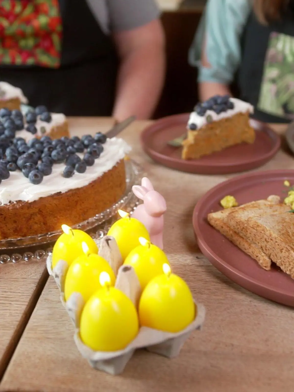 Angerichtet; Das vegane Osterfrühstücksmenü