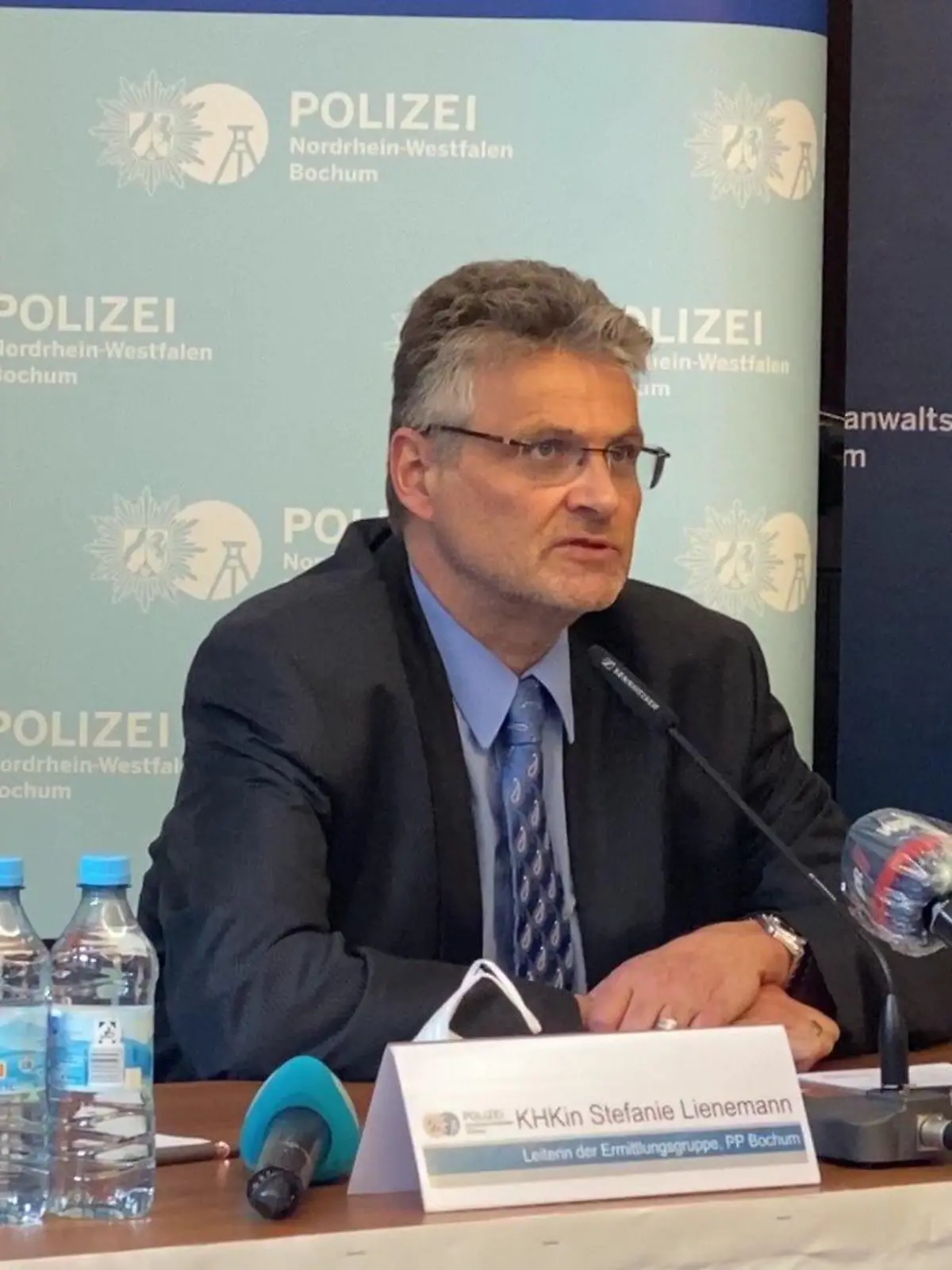 Stefanie Lienemann und Dietrich Streßig bei der Pressekonferenz zum Kinder-Mord von Herne.