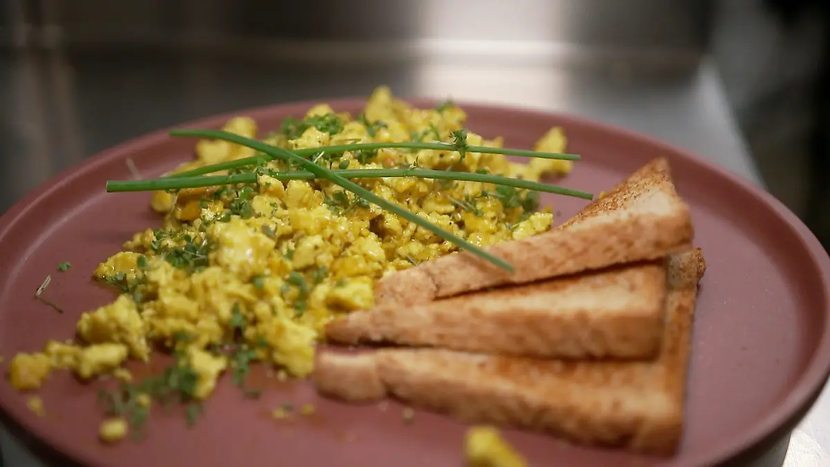 Rührei ohne Ei? Wie soll das denn gehen? Tofu ist das Zauberwort!