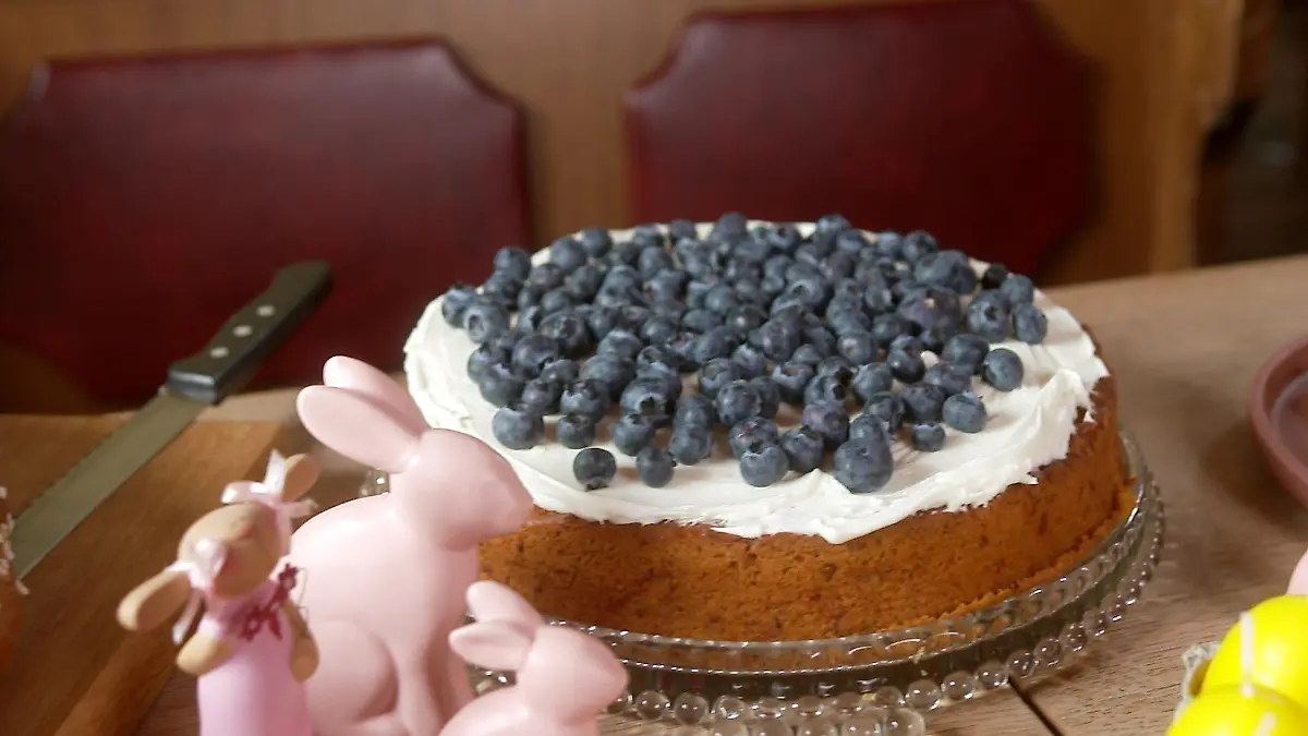Rundet das Frühstück perfekt ab: Karottenkuchen mit veganer Frischkäse-Crème