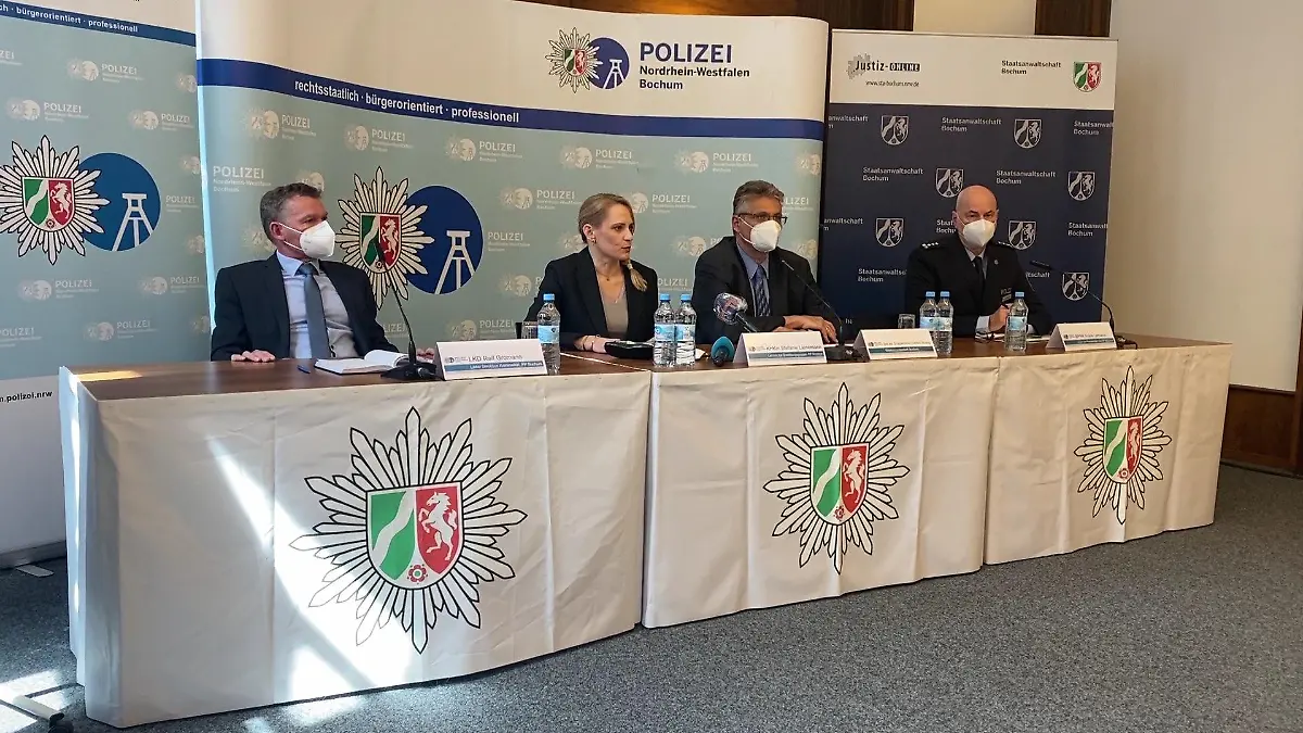 Die Polizei Bochum und die Staatsanwaltschaft Bochum bei einer PK.