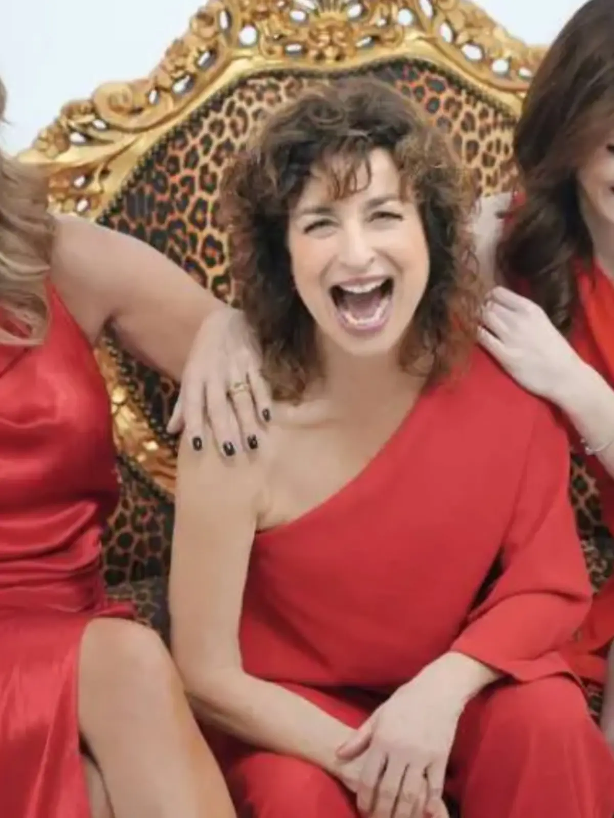 Isabel Varell, Caroline Beil und Patricia Larass haben sich zusammengetan und feiern mit ihrer ersten Single „Heute tragen wir rot” die Frauen.