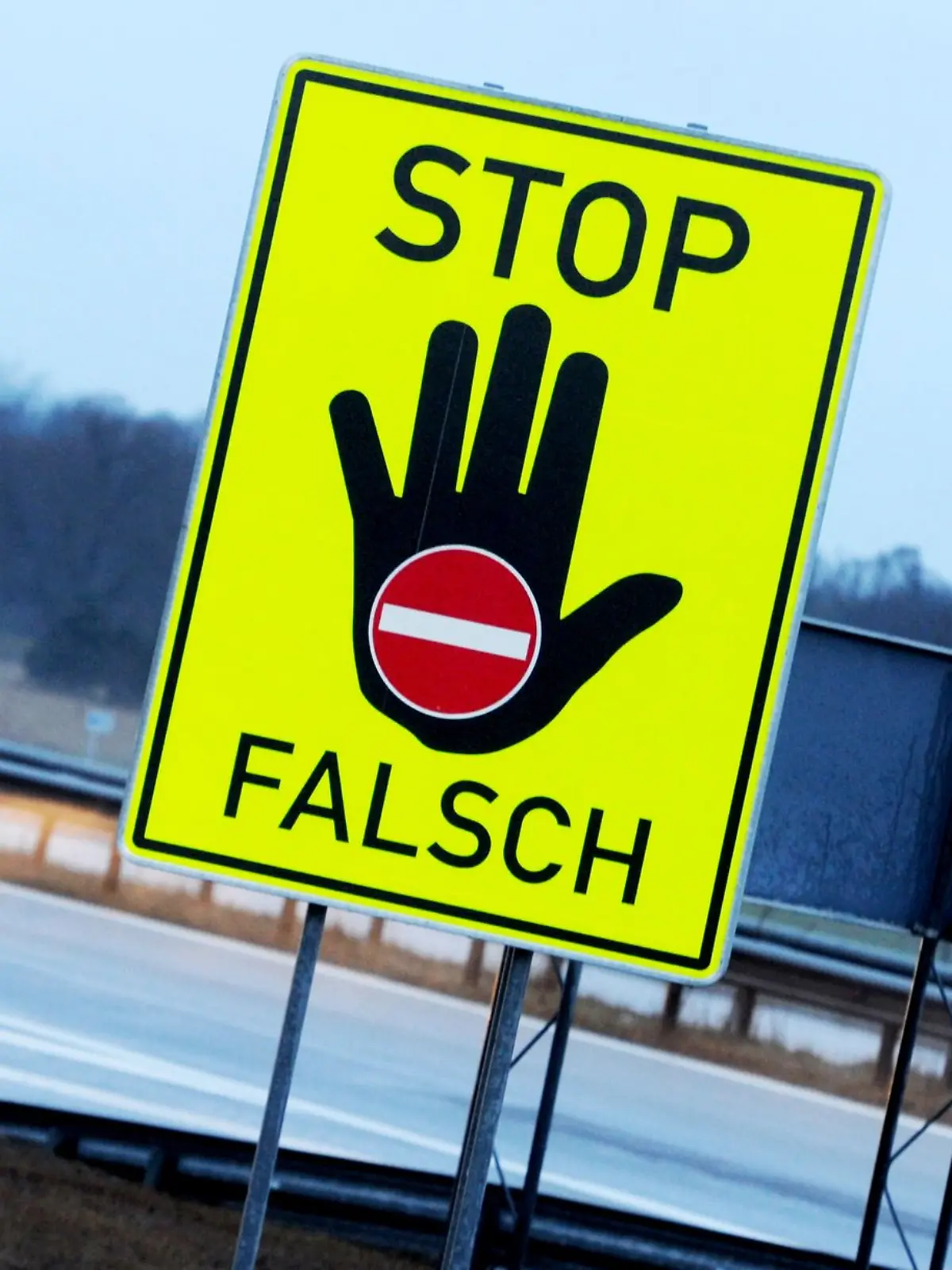 Falschfahrten passieren laut dem ADAC häufiger am Wochenende und bei Dunkelheit. (Symbolbild)