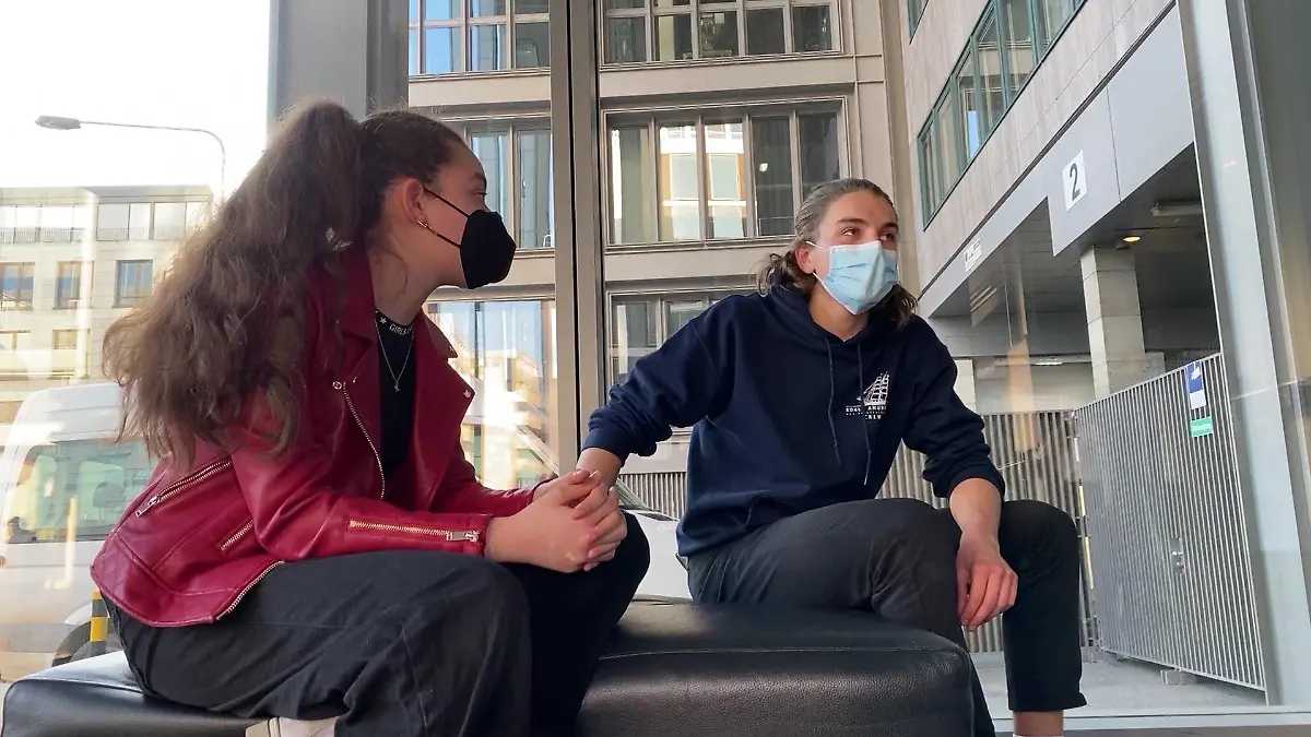 Simon und Maria verarbeiten in einem Theaterstück ihre Erfahrungen während des Lockdowns.