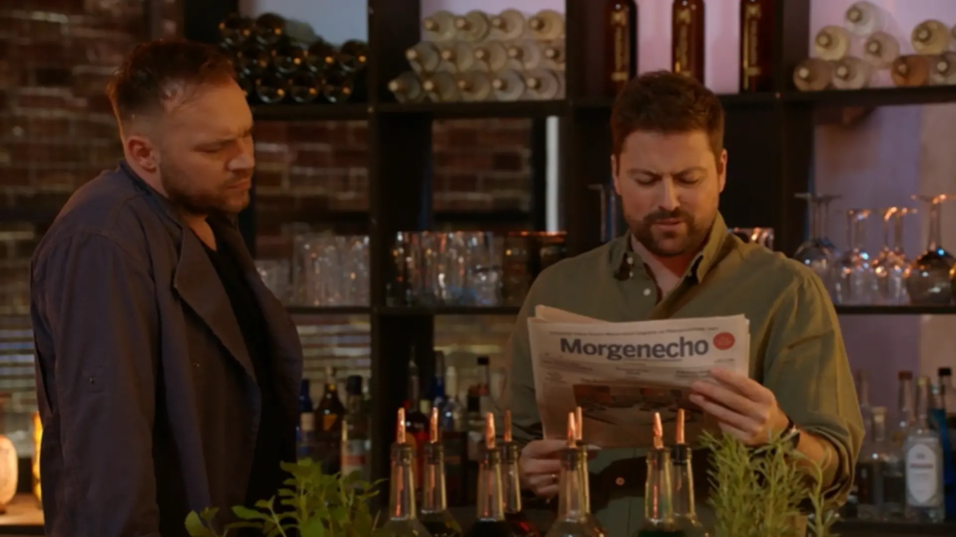 Carlos (Patrick Fernandez) und John Bachmann (Felix von Jascheroff) bei GZSZ