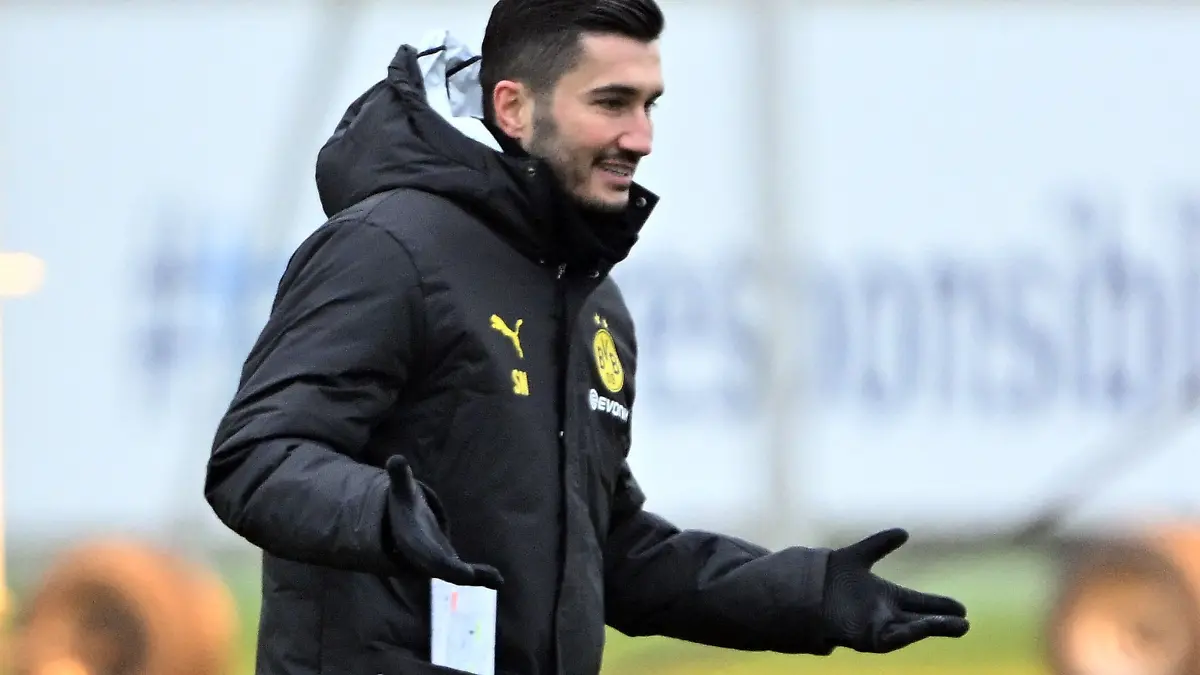 Lässt sich die Freude an seinem Trainerjob auch in der Krise nicht nehmen: Nuri Sahin.