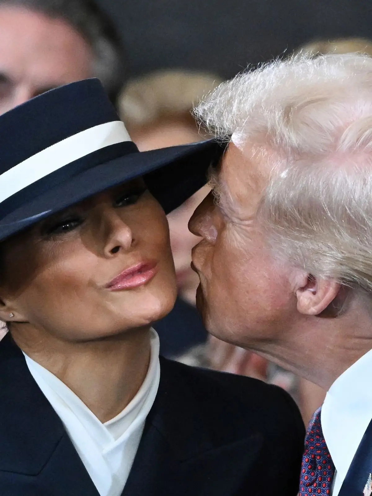 Bild zu: "Hier gibt Melanias Hut Präsident Trump einen Korb "