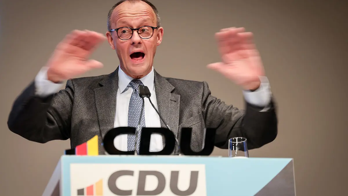 Merz mahnt an, dass Deutschland wieder selbst für seine Verteidigungsfähigkeit sorgt.