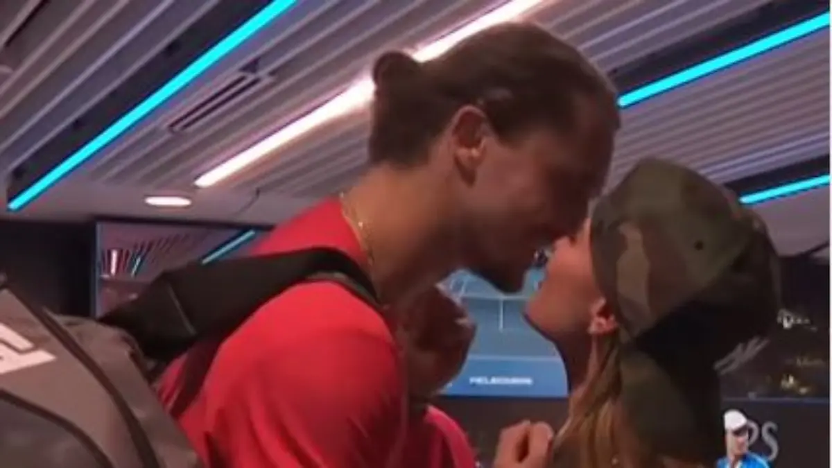 Motivationskuss zwischen Alexander Zverev und Sophia Thomalla