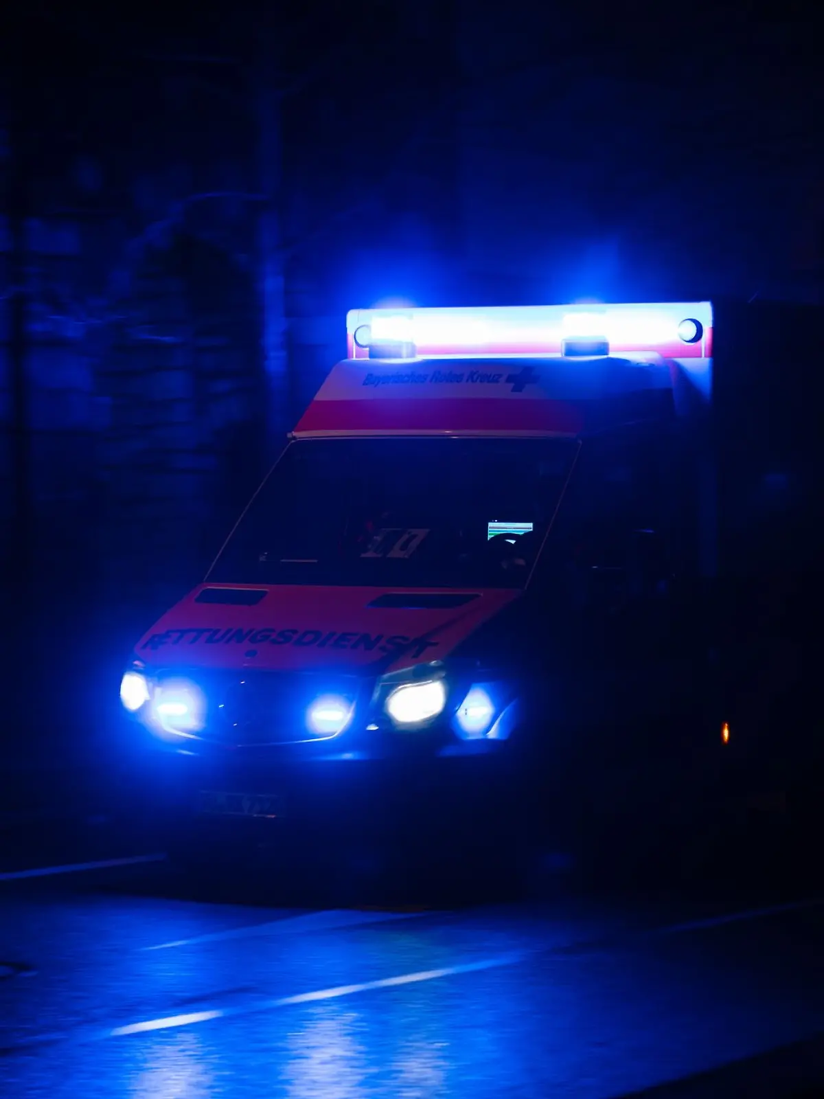 Bild zu: "Zeugen sehen Horror-Unfall und reanimieren Autofahrer "