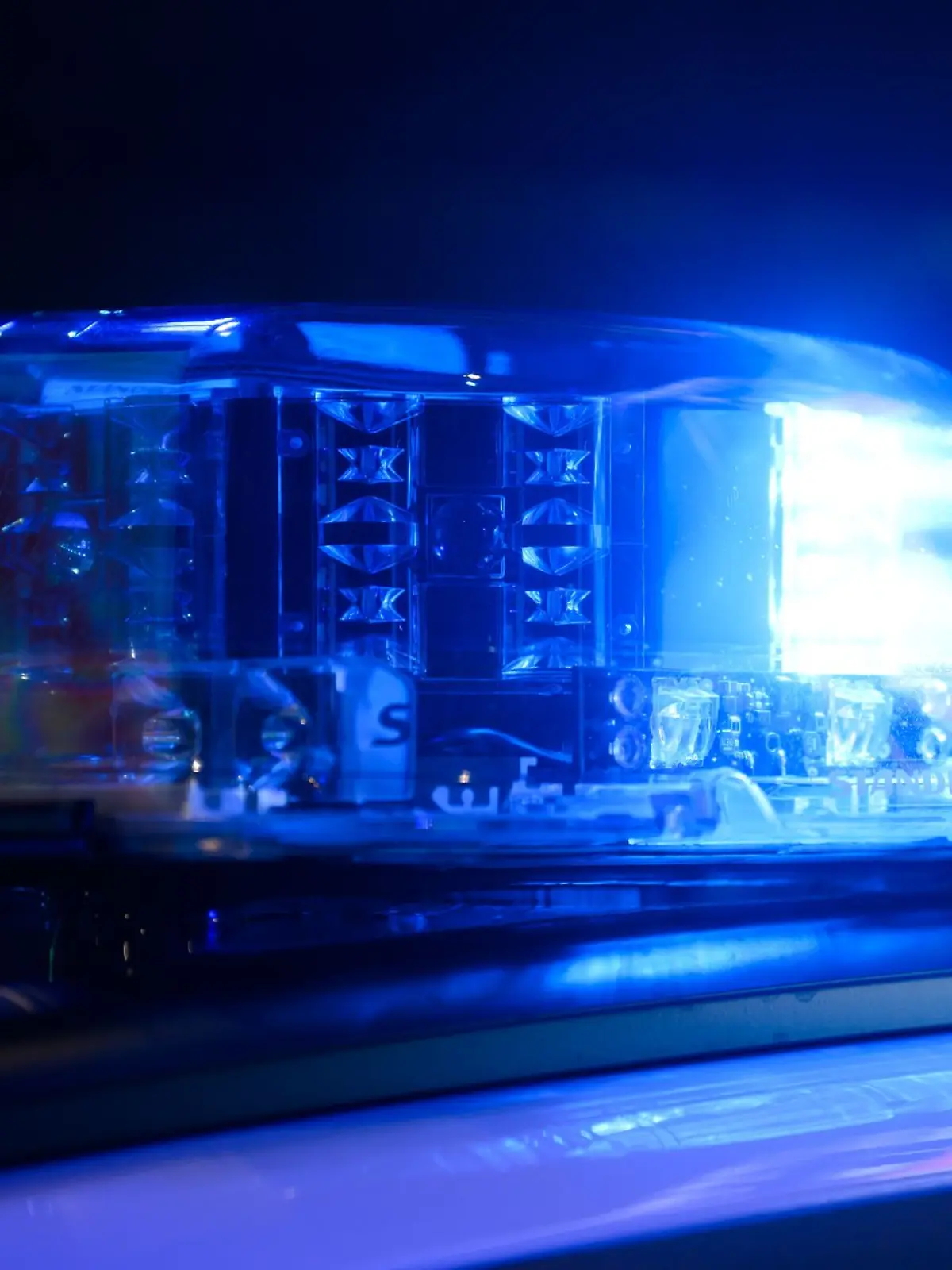 Bild zu: "Senior (81) verwechselt Gas mit Bremse – und überfährt seine Ehefrau (†79)"
