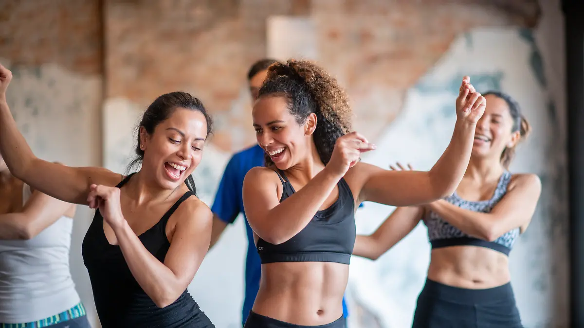 Frauen die Spaß am Sport haben 