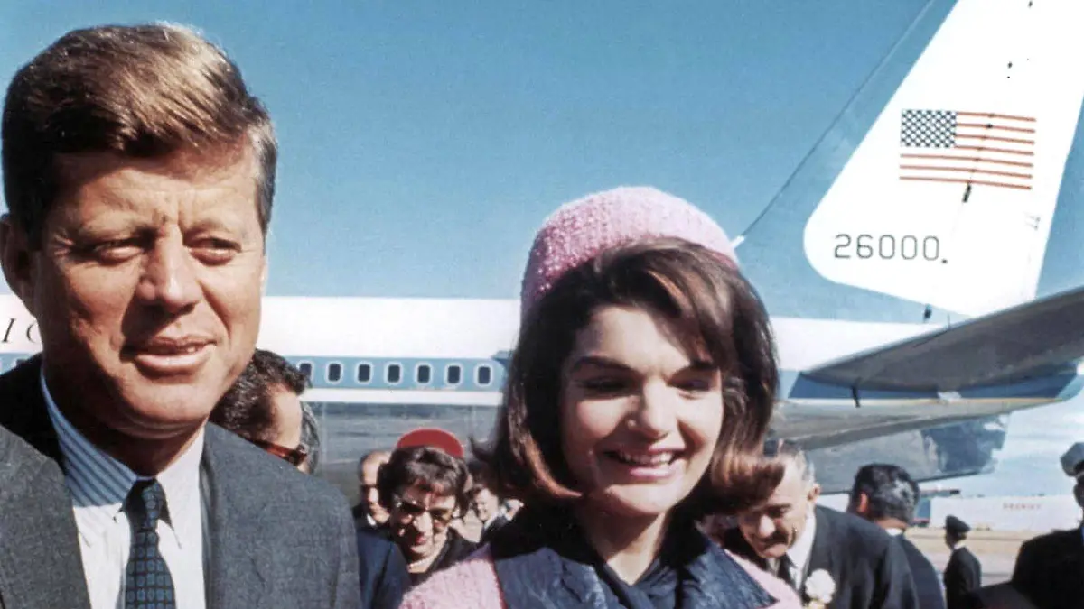 President John Kennedy and his wife Jackie arriving at Dallas airport, 1963 photo 1718786 President John Kennedy and his wife Jackie arriving at Dallas airport, 1963 photo by American Photographer, 20th century add.info.: President John Kennedy and his wife Jackie, wearing strawberry-pink Chanel suit , arriving at Dallas airport the day of John s assassination november 22, 1963.