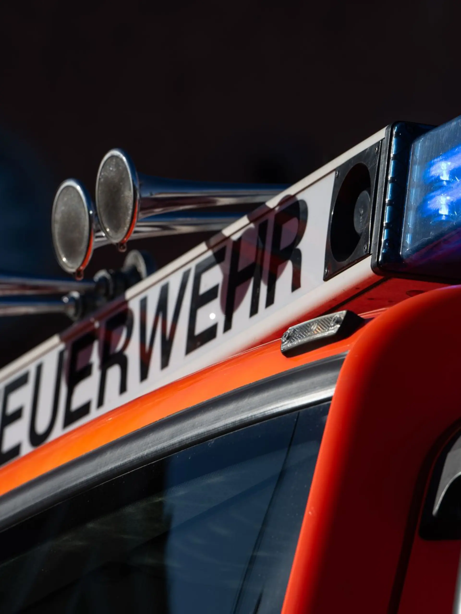 Bild zu: "Frau (31) stirbt bei Feuer in Einfamilienhaus"