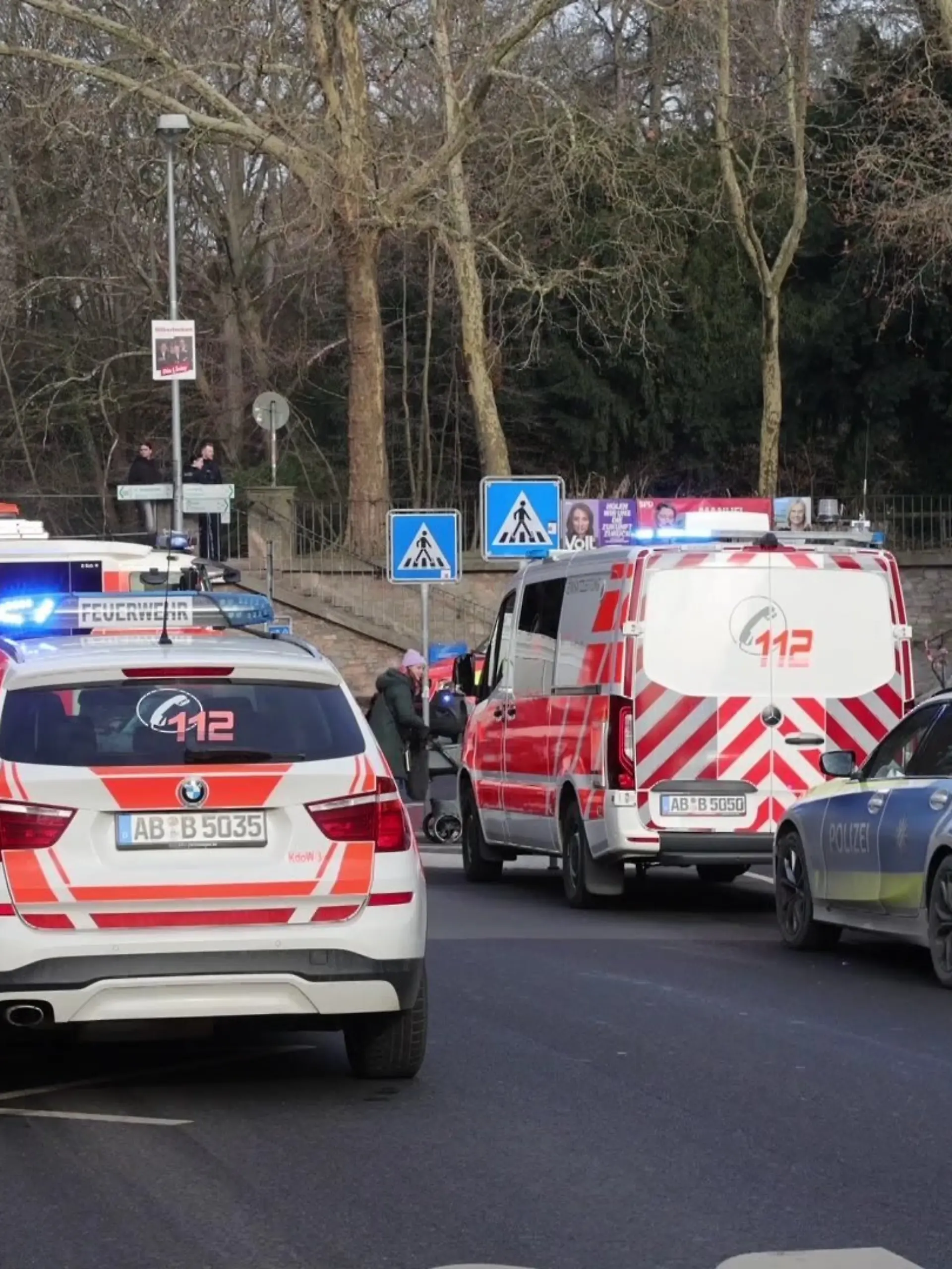 Bild zu: "Kind (2) stirbt bei Messer-Attacke in Aschaffenburger Park"