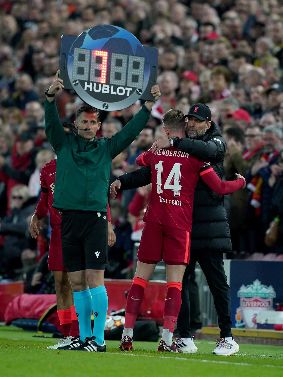 Liverpool v Benfica - UEFA Champions League - Quarter Final - Second Leg - Anfield. Liverpool's Jordan Henderson and manager Jurgen Klopp during the UEFA Champions League quarter final, second leg match at Anfield, Liverpool. Picture date: Wednesday April 13, 2022. See PA story SOCCER Liverpool. Photo credit should read: Peter Byrne/PA Wire. RESTRICTIONS: Use subject to restrictions. Editorial use only, no commercial use without prior consent from rights holder. URN:66376771