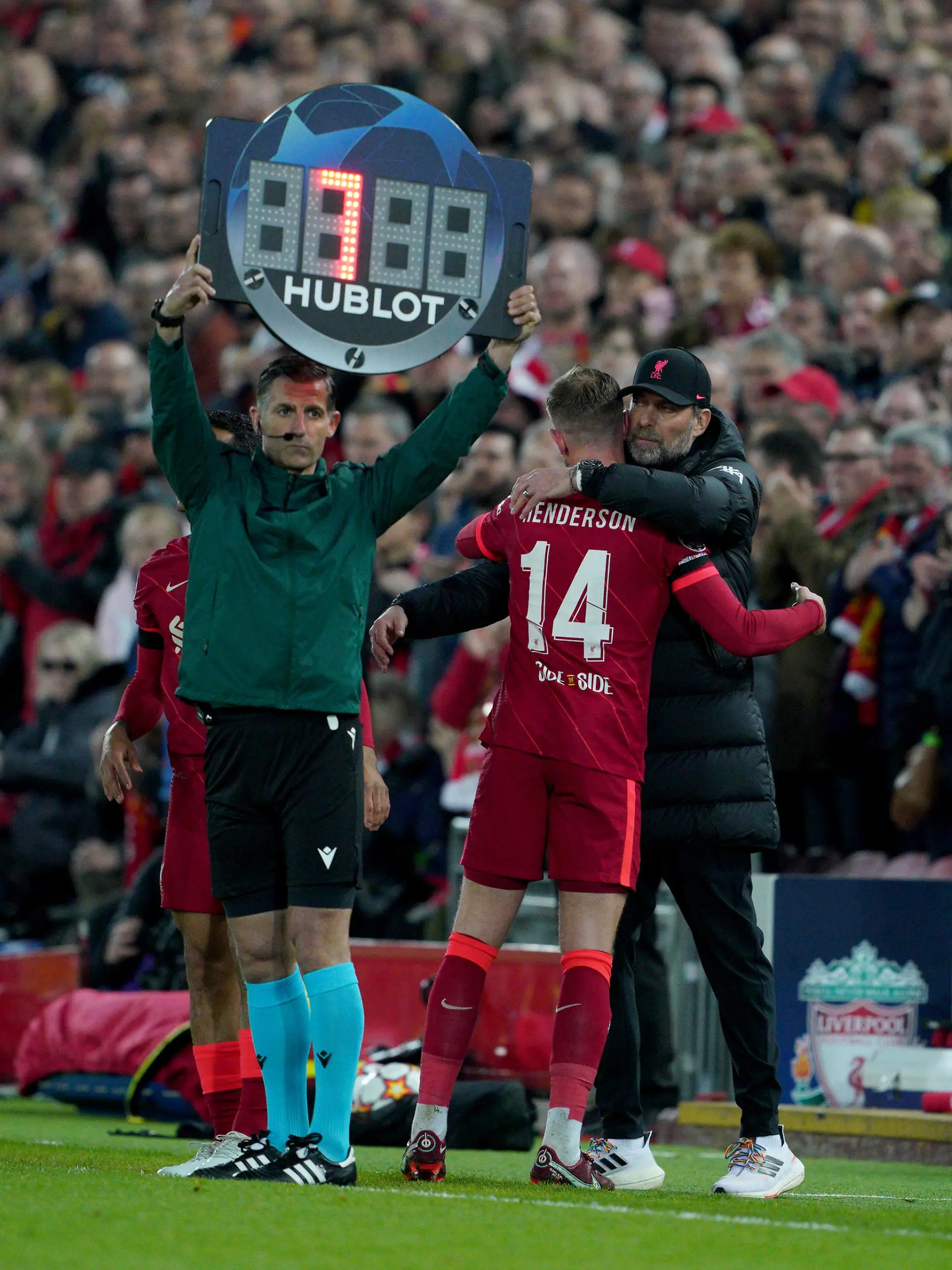 Liverpool v Benfica - UEFA Champions League - Quarter Final - Second Leg - Anfield. Liverpool's Jordan Henderson and manager Jurgen Klopp during the UEFA Champions League quarter final, second leg match at Anfield, Liverpool. Picture date: Wednesday April 13, 2022. See PA story SOCCER Liverpool. Photo credit should read: Peter Byrne/PA Wire. RESTRICTIONS: Use subject to restrictions. Editorial use only, no commercial use without prior consent from rights holder. URN:66376771