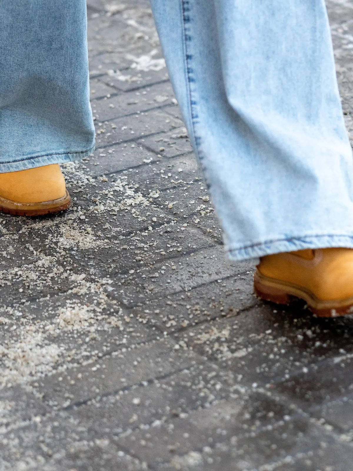 Winterschuhe reinigen: Mit diesen Haushaltstipps klappt’s.