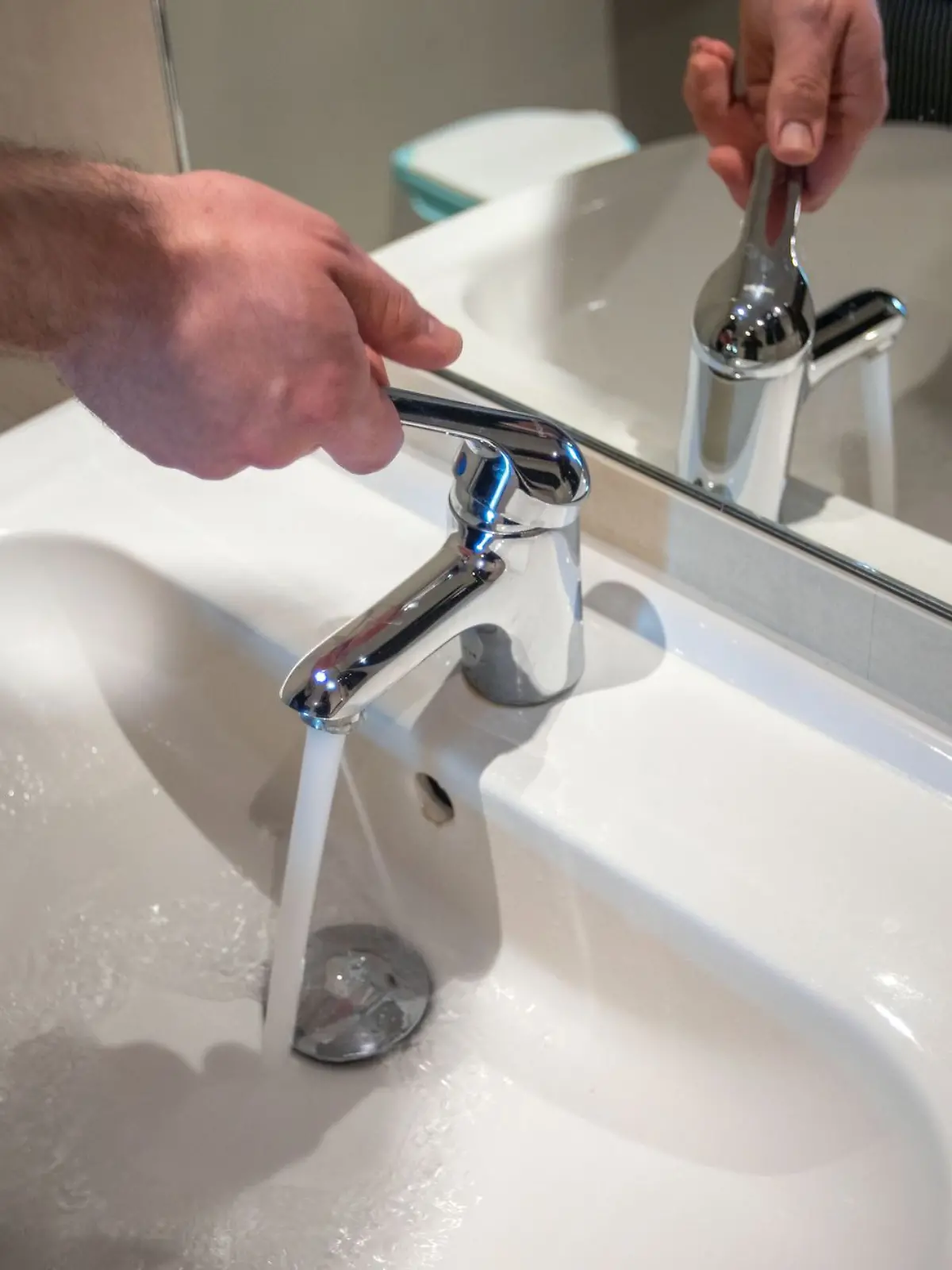 Bild zu: "Sinnvoller Job oder Steuerverschwendung? Gemeinde sucht Wasserhahn-Aufdreher"