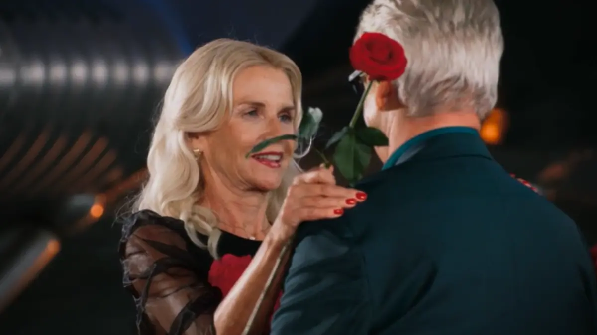 Lise freut sich beim „Golden Bachelor” über ihre Rose im Halbfinale