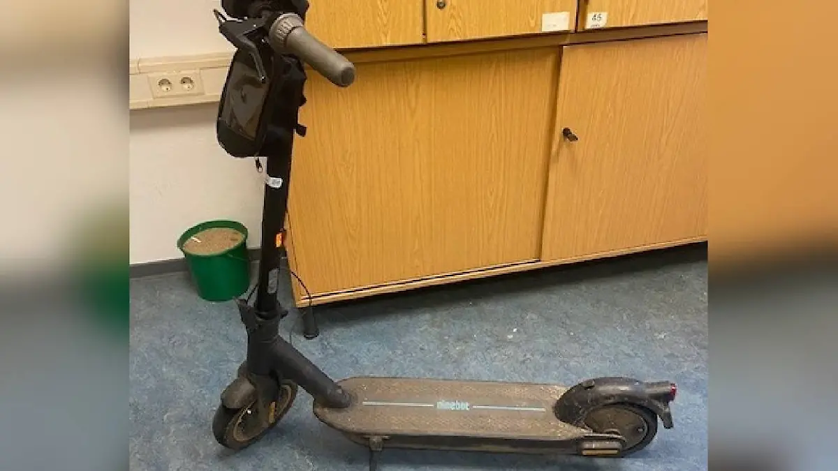 Dieser E-Scooter wurde am Bahnhof Felde geklaut.