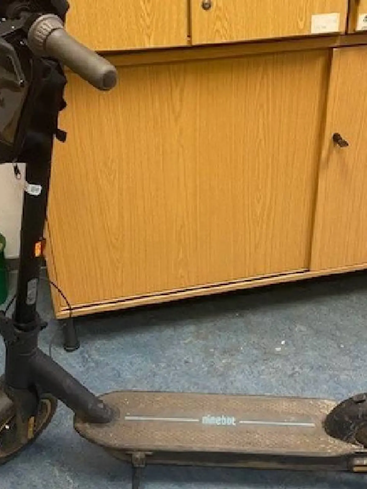 Bild zu: "Mann (18) klaut E-Scooter und bietet ihn dann dem Besitzer an"