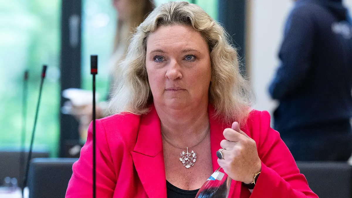 06.06.2023, Bayern, München: Kerstin Schreyer (CSU), ehemalige Verkehrsministerin von Bayern, sitzt vor Beginn des Untersuchungsausschuss Stammstrecke im Konferenzsaal des bayerischen Landtags. Schreyer muss als Zeugin im Untersuchungsausschuss zur zweiten Münchner S-Bahn-Stammstrecke aussagen. Foto: Sven Hoppe/dpa +++ dpa-Bildfunk +++