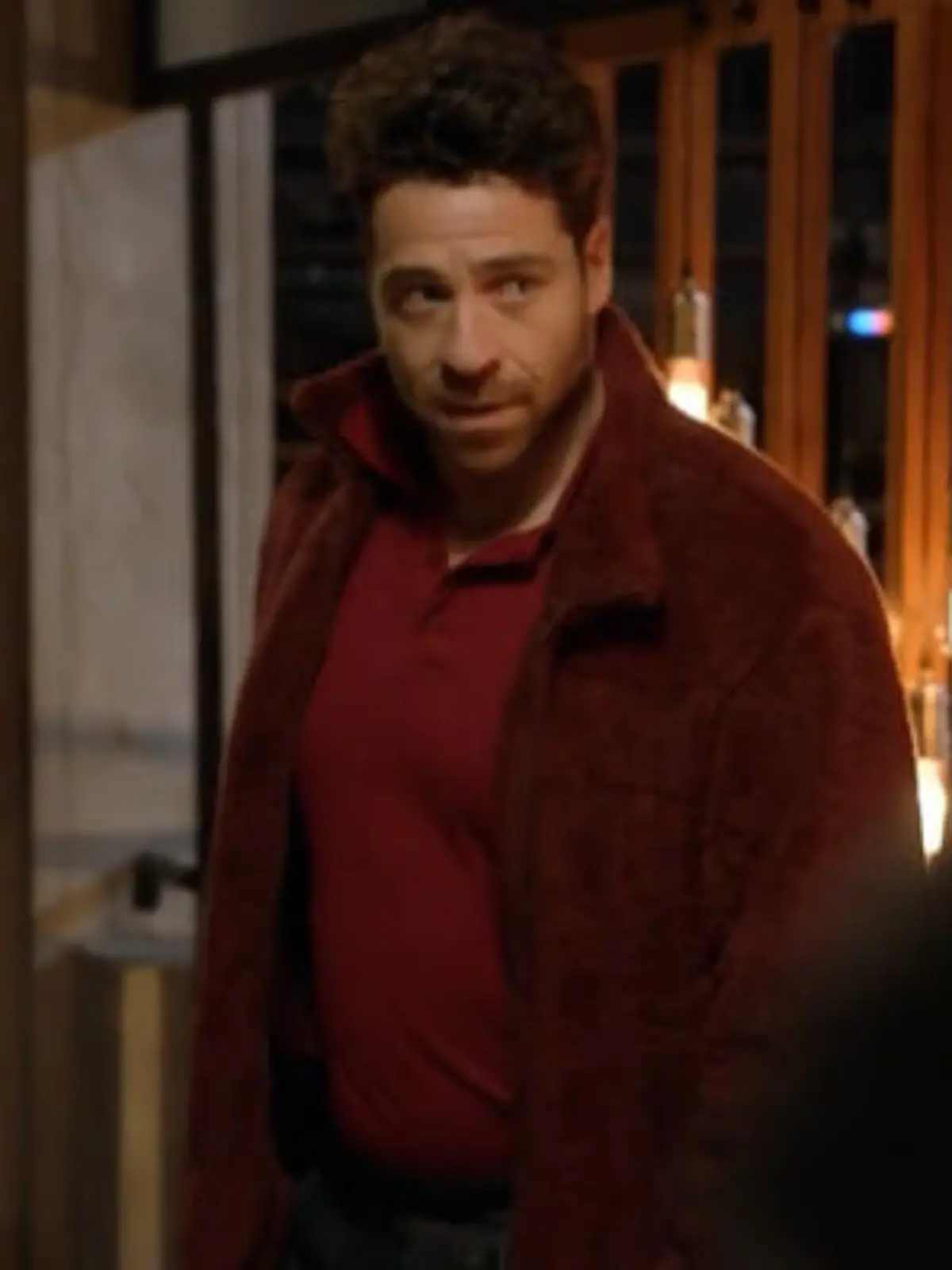 Bild zu: "Carlos fällt John in den Rücken"