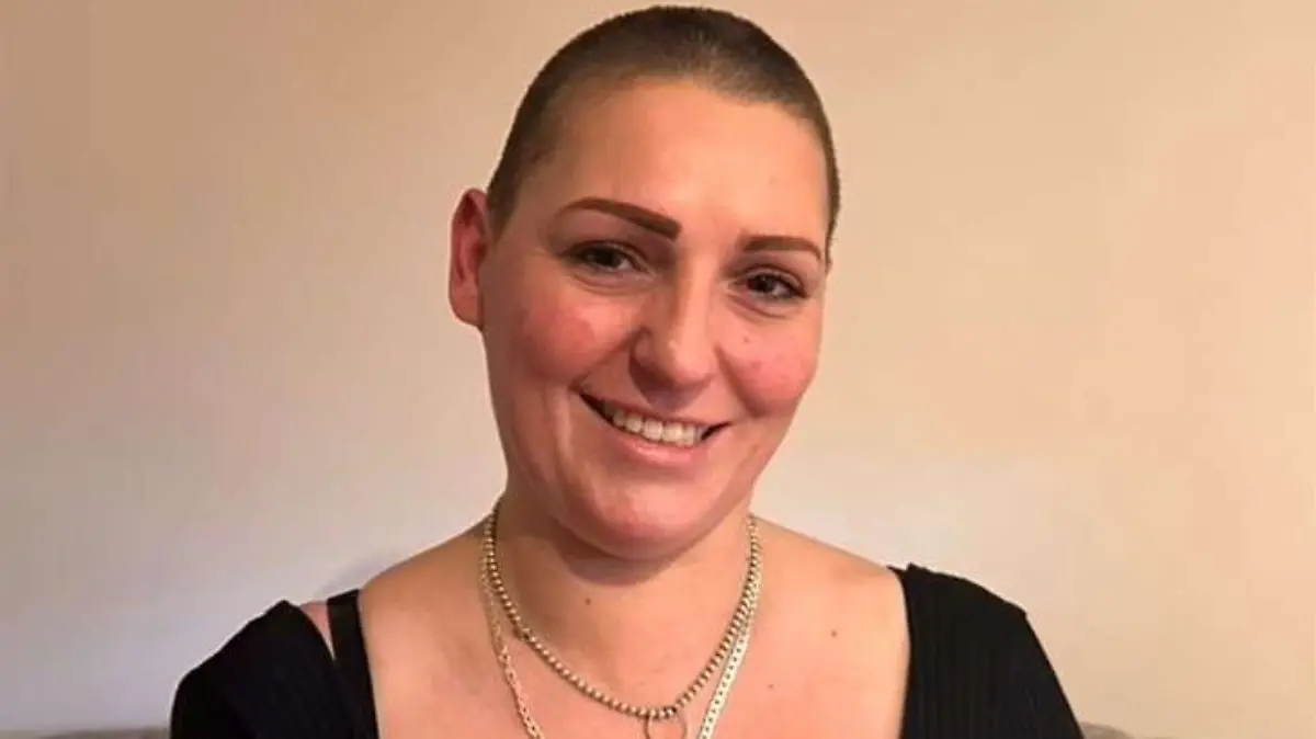 Bei Kelly Heather ist der Krebs zweimal zurückgekehrt, und jetzt leidet sie an Metastasen, die sich in ihr Gehirn ausgebreitet haben.