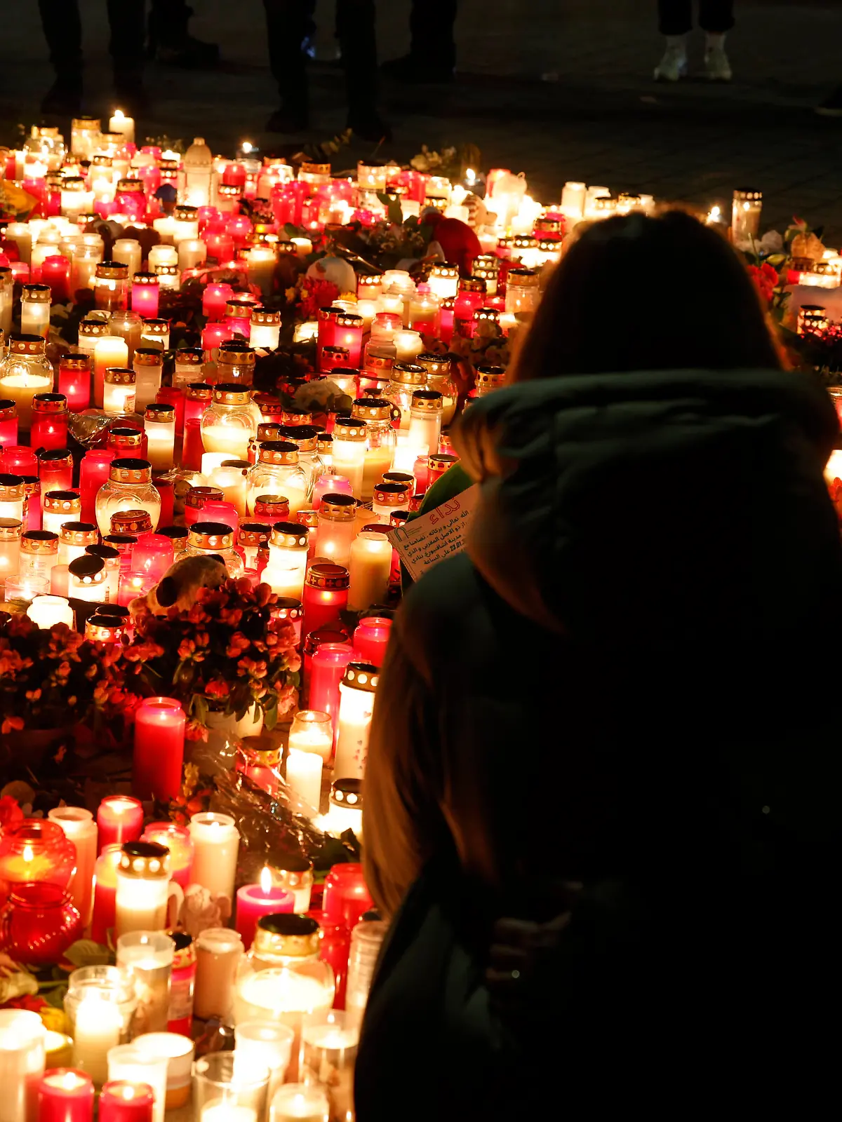Bild zu: "Hier weint Aschaffenburg um die Opfer der Messer-Attacke"